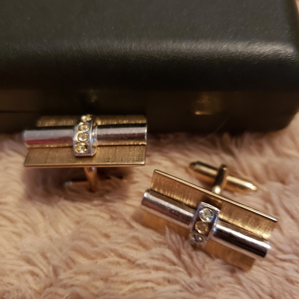 Cufflinks